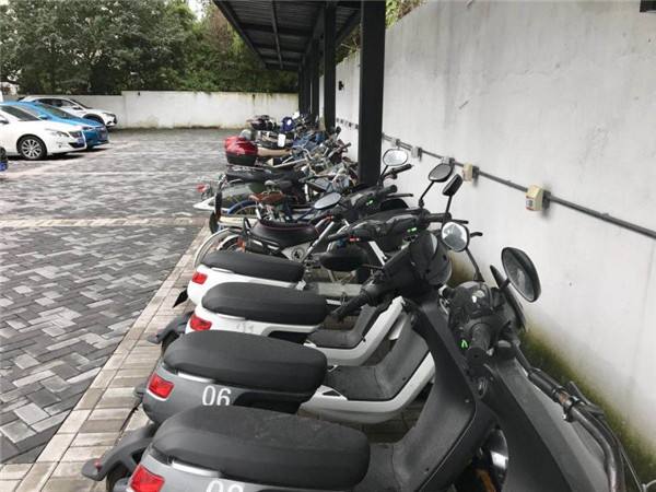 电动车违规停放.jpg